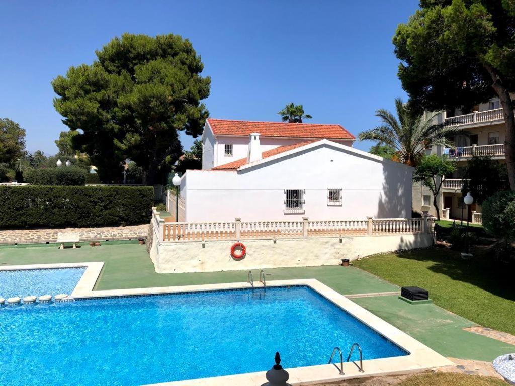 Apartamento Con Piscina Y Parking El Campello Luaran gambar