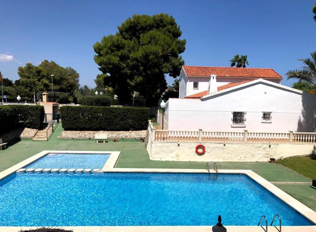 Apartamento Con Piscina Y Parking El Campello Luaran gambar